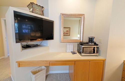 Century West Condo | Hotel-Style, King Bed, Ground Floor Condo-328B