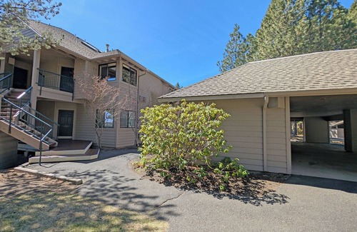 Century West Condo | Hotel-Style, King Bed, Ground Floor Condo-328B