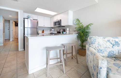 Gulf Shores Condo | HOTEL SUITE on the BEACH in Gulf Shores! KITCHEN & LIVING ROOM!