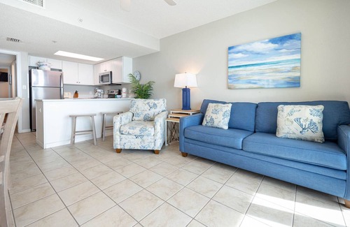 Gulf Shores Condo | HOTEL SUITE on the BEACH in Gulf Shores! KITCHEN & LIVING ROOM!