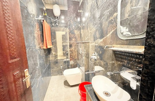 Varanasi Hotel | Hotel Sunayana Guest House - Varanasi