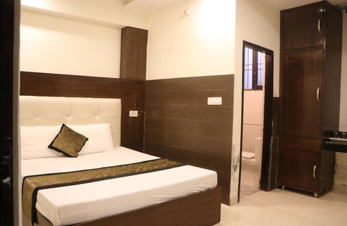 Kishangarh Apartment | Hotel The Black Gold - Deluxe Roomn