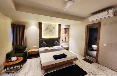 Ballygunge Hotel | Hotel The Crest