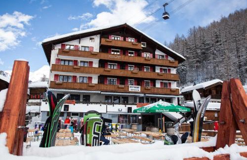 Saas-Fee Hotel | Hotel THE LARIX ski-in ski-out