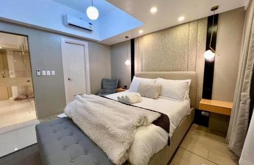 Bonifacio Global City Apartment | Hotel Vibe Condo at Uptown Parksuites BGC