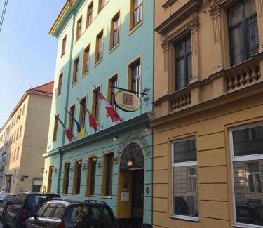 Funfhaus Hotel | Hotel Viki