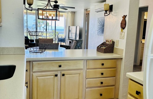 Kihei Condo | Hotel-zoned! Oceanfront Paradise - Menehune Shores 524