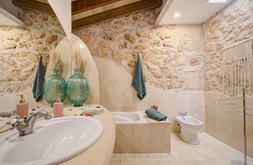 Petra Bed & Breakfast | Hotelet Ca'n Oms Picasso by Rentallorca
