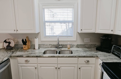 Oxford House | Hotty Toddy House! Perfect Convenience! 1.5 mile to Campus and Square! Sleeps 6.
