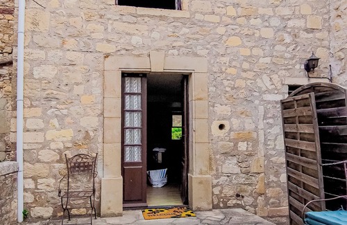 La Tour-Sur-Orb House | House 110m² Le gîte de la Source Boussagues, medieval village