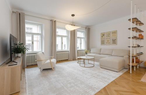 Brasov City Centre Apartment | House 66