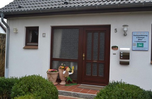 Moelln Apartment | House behind the silver fence - vacation apartment/2 bedrooms/shower, WC