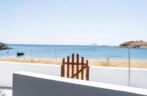 Kithnos House | House by the sea