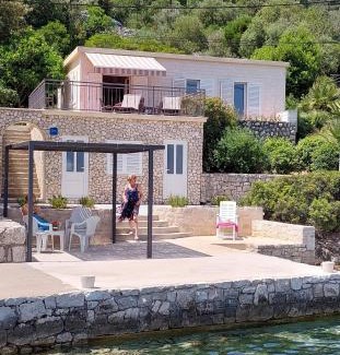 Okuklje House | House Daniva