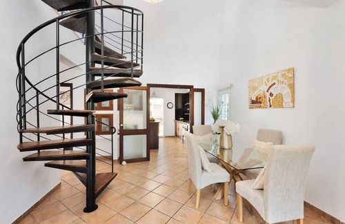 Urbanizacion Mont Ferrutx House | House with pool and large garden