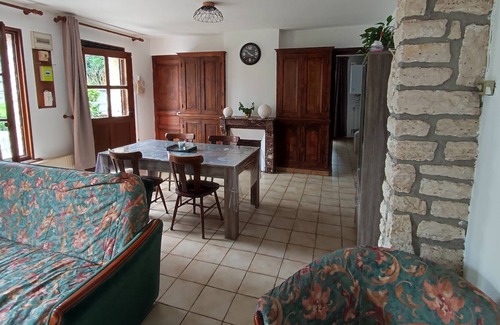 Vic-sur-Aisne House | House