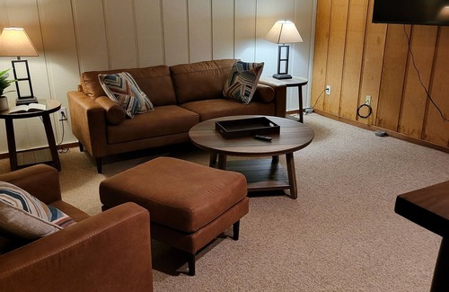 Bismarck House | House in central Bismarck location. Stay at a spacious 4-bedroom house