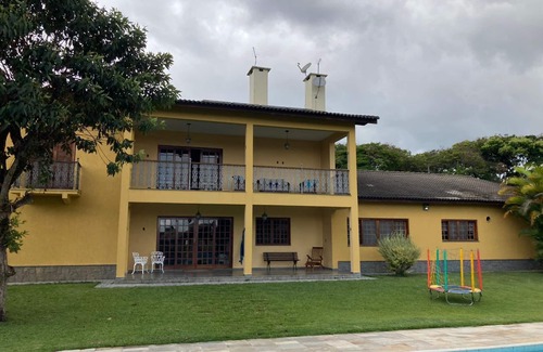 Cabreuva House | House in condominium, wet bar next to SP