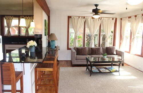 Haleiwa House | House in the heart of Haleiwa Town! Walk to restaurants, shops, and beaches!