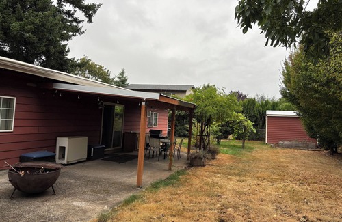 Fairview House | House near McMenamins Edgefield, Outlets, Blue Lake Park, Gorge, Hiking, BBQ