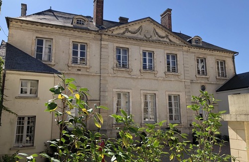 Falaise House | House of the Rotunda, Castel Saint-Léonard