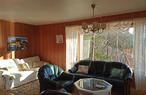 Halsa Municipality House | House on the coast with panoramic views