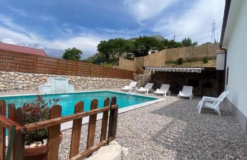 Mostar Apartment | House on the hill