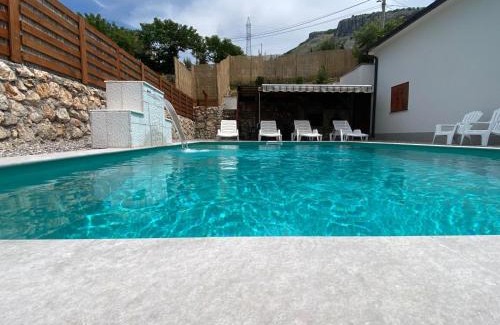 Mostar Apartment | House on the hill