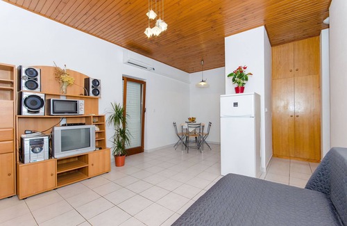 Kneza House | House Petar (51532-K1) - Kneža