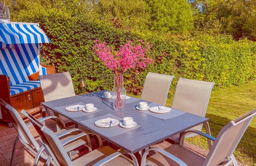 Kaltenhof House | House Sansibar only 700m from the beach with sauna & fireplace and large garden
