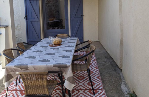 St Gervais sur Mare House | House sleeps 2 to 6 in a pretty medieval village