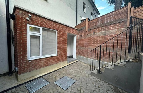 Brondesbury House | House - Sleeps 4 & Free Parking