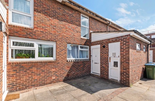 Woolwich House | House - Sleeps up to 10 & Free Parking