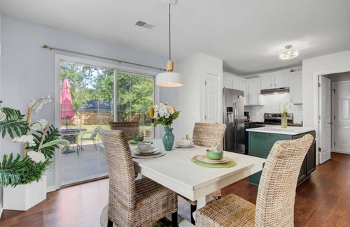 North Charleston House | House with Backyard near the Charleston Naval Base