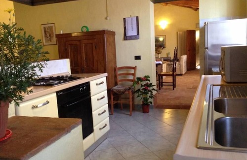 Montespertoli House | House with character in typical medieval borgo on the Chianti Classico hills