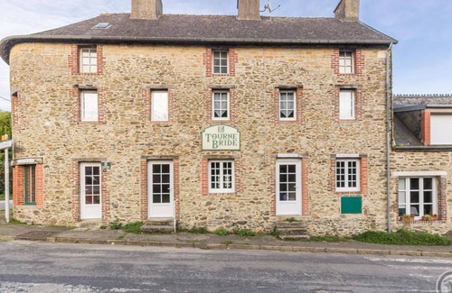 Le Vast Cottage | House with fireplace, wifi, and parking, in the heart of Le Vast