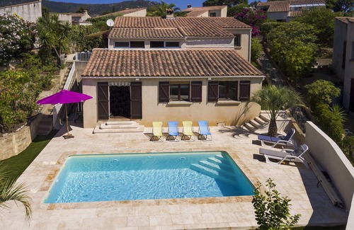 Mezzavia House | House with garden