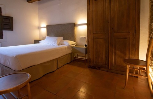 Old Town Cottage | House with garden, pool and private parking in the historic heart of Cuenca
