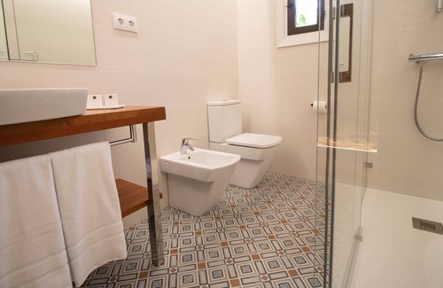 Old Town Cottage | House with garden, pool and private parking in the historic heart of Cuenca