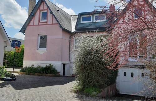 Luc-sur-Mer House | House with large plot, 300 m from the sea