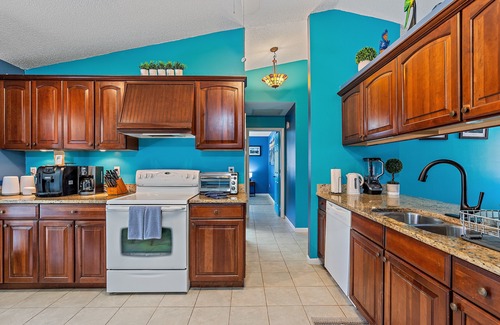 Port Charlotte House | House with outdoor pool and canal with access to the ocean, kayaks, bicycles