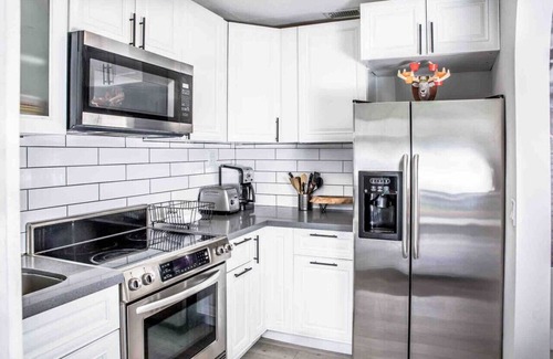 Biscayne Park House | HOUSE WITH POOL, 10 MINS DRIVE TO THE BEACH!