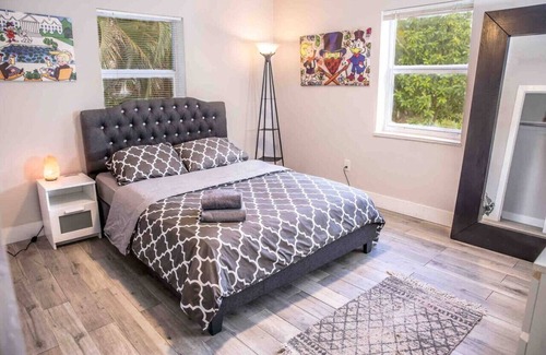 Biscayne Park House | HOUSE WITH POOL, 10 MINS DRIVE TO THE BEACH!