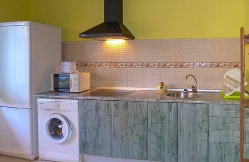 La Portilla Apartment | House with private garden and barbecue, pets are allowed, shared pool