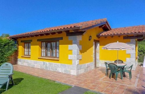 La Portilla Apartment | House with private garden and barbecue, pets are allowed, shared pool