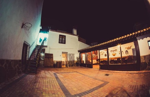 Hoya-Gonzalo Cottage | House with private patio for 17