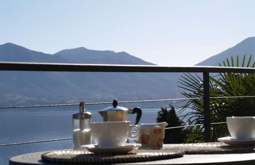 Resiga Apartment | house with private garden and wonderful lake view