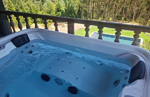 Bouro Ski Chalet | House with private pool and jacuzzi near Gerês