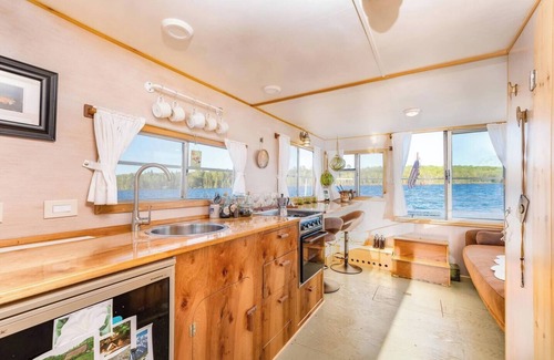 Bremen Boat Rental | Houseboat NOMAD on Lake Pemaquid