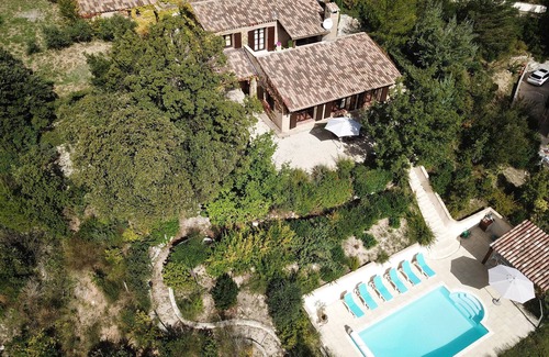 Esparron-de-Verdon Villa | houses/villas - 8 rooms - 6/7 persons